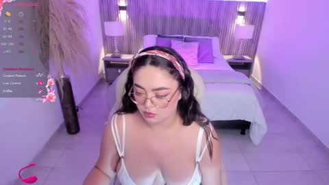 Emmy Walker online show from 09.29.25