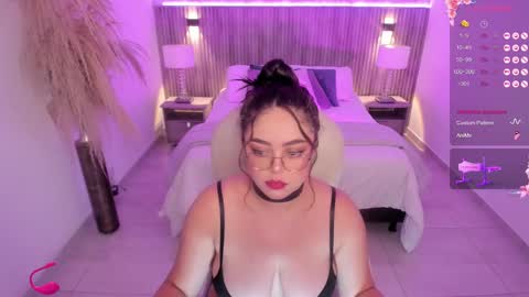 Emmy Walker online show from 09.30.25