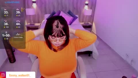 Emmy Walker online show from 10.10.25