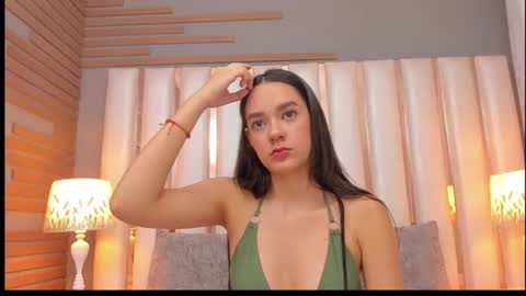 Snapshot of emmycruzz chatting on 06.18.26 emmy online show from 06.18.26