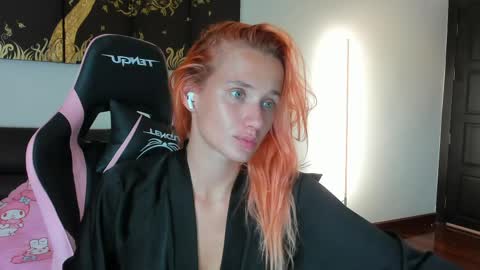 Snapshot of emmyfoxxofficial chatting on 04.03.26 Emmylie online show from 04.03.26