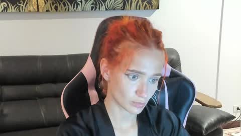 Snapshot of emmyfoxxofficial chatting on 04.05.26 Emmylie online show from 04.05.26