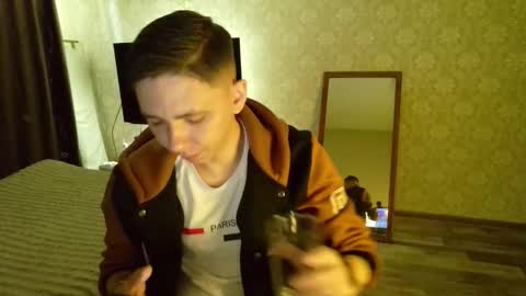 Snapshot of emveeboy96 chatting on 11.01.25 emveeboy96 online show from 11.01.25