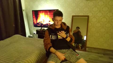 Snapshot of emveeboy96 chatting on 11.02.25 emveeboy96 online show from 11.02.25