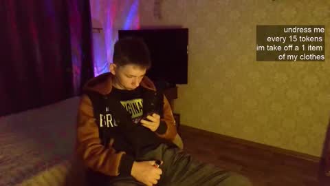 Snapshot of emveeboy96 chatting on 11.10.25 emveeboy96 online show from 11.10.25