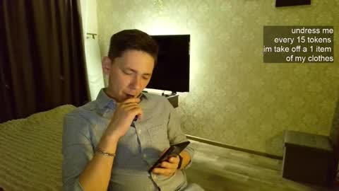 Snapshot of emveeboy96 chatting on 11.25.25 emveeboy96 online show from 11.25.25