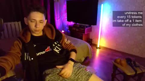 Snapshot of emveeboy96 chatting on 12.02.25 emveeboy96 online show from 12.02.25