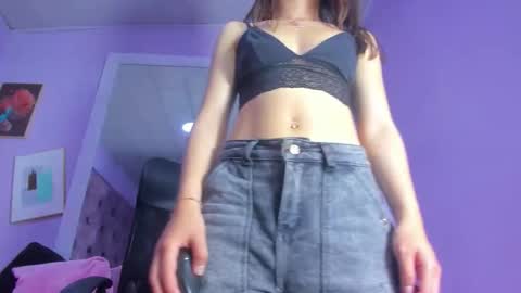 Snapshot of emy_latin chatting on 11.13.25 emy_latin online show from 11.13.25