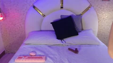 Emy  online show from 11.08.25