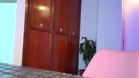 emycarver09 online show from 12.15.25