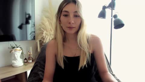 emyconneer online show from 12.06.24