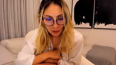 emyconneer online show from 01.24.25