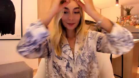 emyconneer online show from 02.15.25