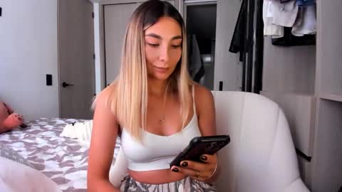 emyconneer online show from 02.15.25