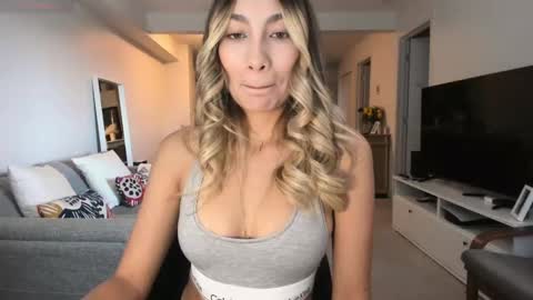 emyconneer online show from 09.26.25