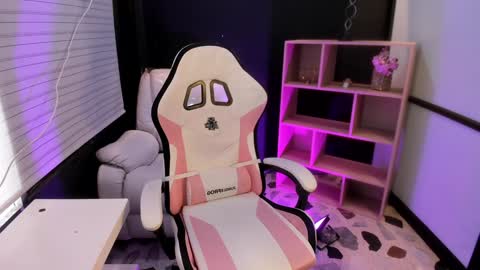 Snapshot of emysilver chatting on 12.04.24 Emy Silver online show from 12.04.24