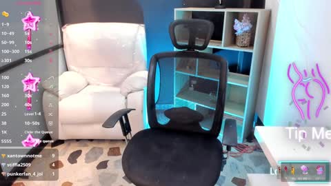 Snapshot of emysilver chatting on 02.02.25 Emy Silver online show from 02.02.25