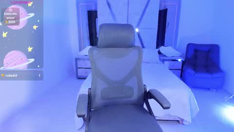 Snapshot of emysilver chatting on 02.18.25 Emy Silver online show from 02.18.25