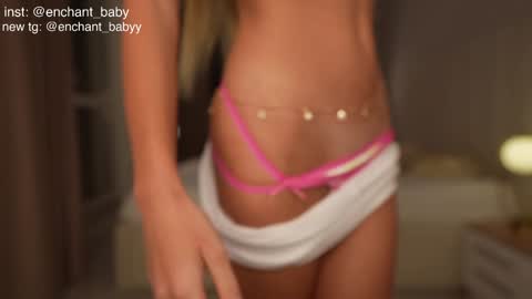 Snapshot of enchant_baby_ chatting on 09.21.25 My name is Eva online show from 09.21.25