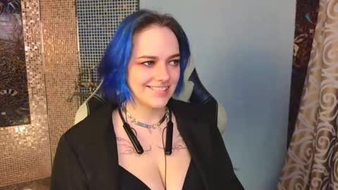 Snapshot of enifery chatting on 10.22.25 enifery online show from 10.22.25