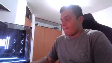 enriqueg15 online show from 11.17.25