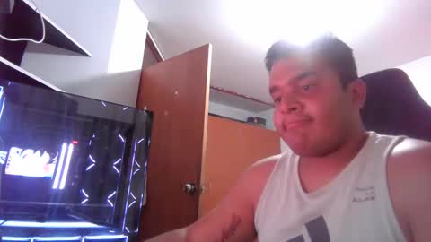 enriqueg15 online show from 11.22.25