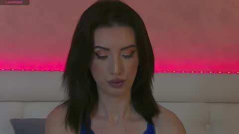 enyahazell online show from 11.11.25