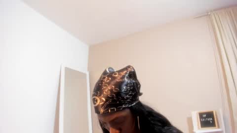 Snapshot of enyelsalas2 chatting on 02.26.25 Angela online show from 02.26.25