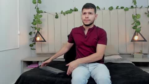 Snapshot of enzo_rivas chatting on 11.07.25 ENZO online show from 11.07.25