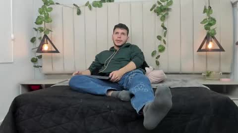 Snapshot of enzo_rivas chatting on 11.14.25 ENZO online show from 11.14.25