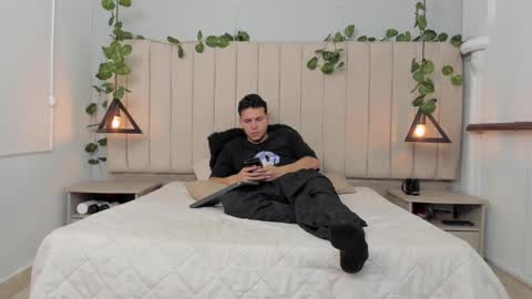 Snapshot of enzo_rivas chatting on 11.29.25 ENZO online show from 11.29.25