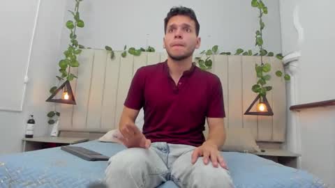 Snapshot of enzo_rivas chatting on 12.04.25 ENZO online show from 12.04.25