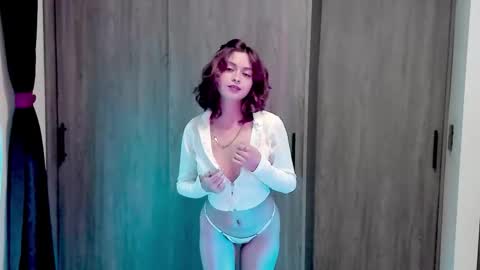 Leyla online show from 11.26.25