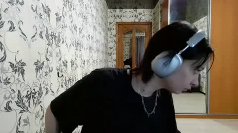 Lucy NEXT STREAM January 5 HNY  online show from 04.09.26