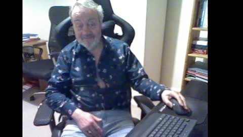 erasmus_d online show from 12.21.24