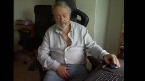 erasmus_d online show from 10.14.25