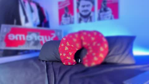 Snapshot of eren_blade_ chatting on 12.14.25 Tht BOSS Eren online show from 12.14.25