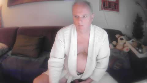 Snapshot of eric204 chatting on 01.04.25 Eric online show from 01.04.25