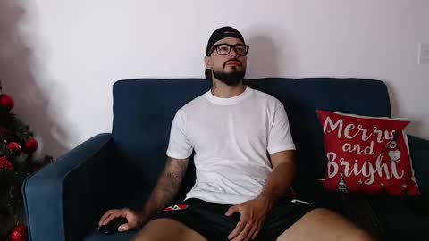 Snapshot of eric_evans1 chatting on 11.25.25 Eric Evans online show from 11.25.25