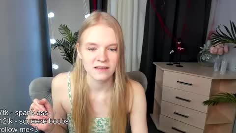 Snapshot of erica_coy_ chatting on 11.29.25 Erica online show from 11.29.25