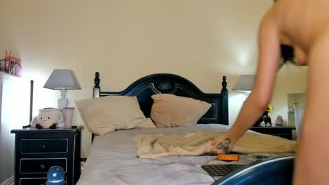 Snapshot of erikabee chatting on 01.02.25 Venus Skye online show from 01.02.25
