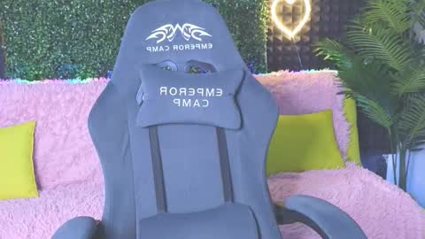 erikabrian online show from 10.03.25