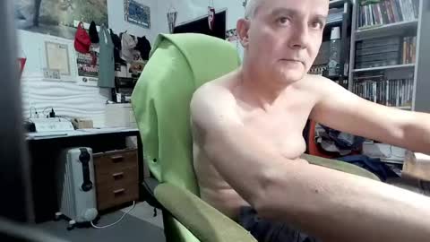 Snapshot of ernello chatting on 06.10.26 ernello online show from 06.10.26
