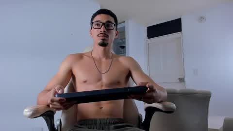 Snapshot of eros_becker_ chatting on 05.25.26 eros_becker_ online show from 05.25.26