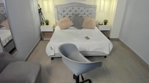 Escarlet online show from 10.17.25