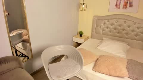 Escarlet online show from 11.10.25