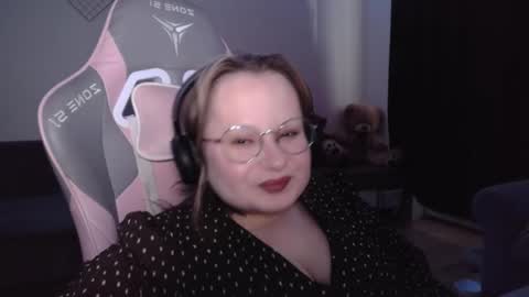 Snapshot of esfir_ chatting on 10.31.25 esfir_ online show from 10.31.25