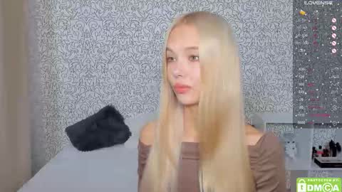 Snapshot of eshcka chatting on 10.15.25 Megan and Brad online show from 10.15.25