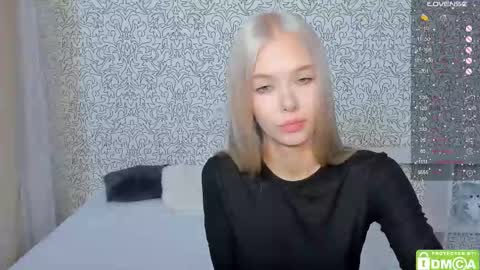 Snapshot of eshcka chatting on 10.30.25 Megan and Brad online show from 10.30.25