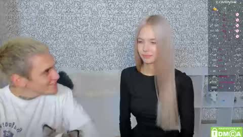 Snapshot of eshcka chatting on 11.10.25 Megan and Brad online show from 11.10.25